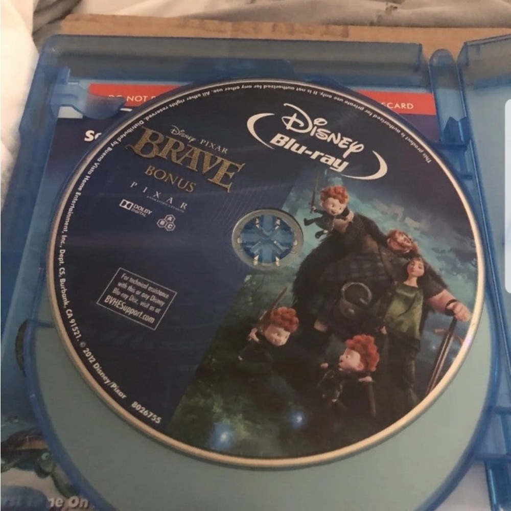 Brave (Blu-ray, 2012) - Picture 5 of 5
